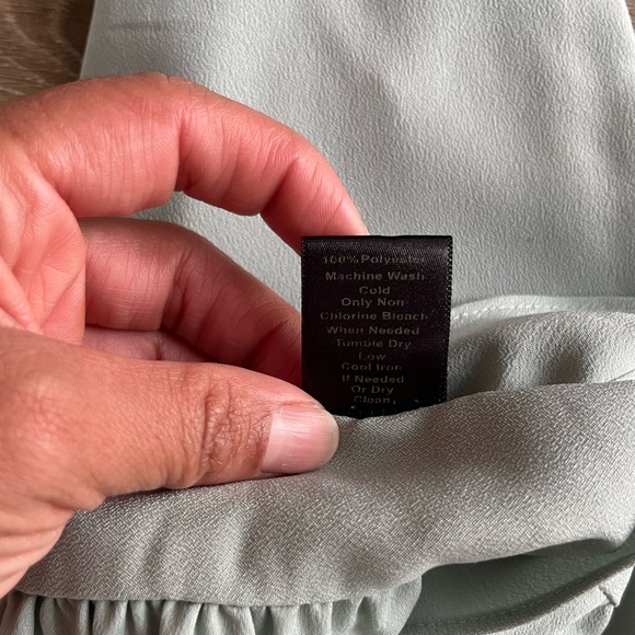 Elegant Ann Taylor Pale Green Ruffle Blouse Long Sleeve SZ XS - Picture 8 of 9